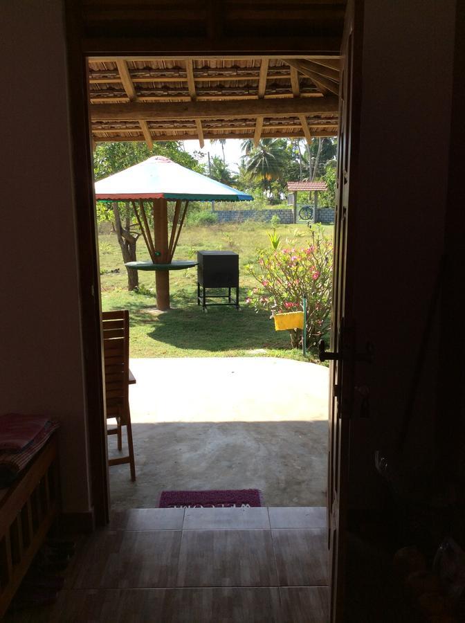 Sunshine Cafe Apartment Tangalle Bagian luar foto